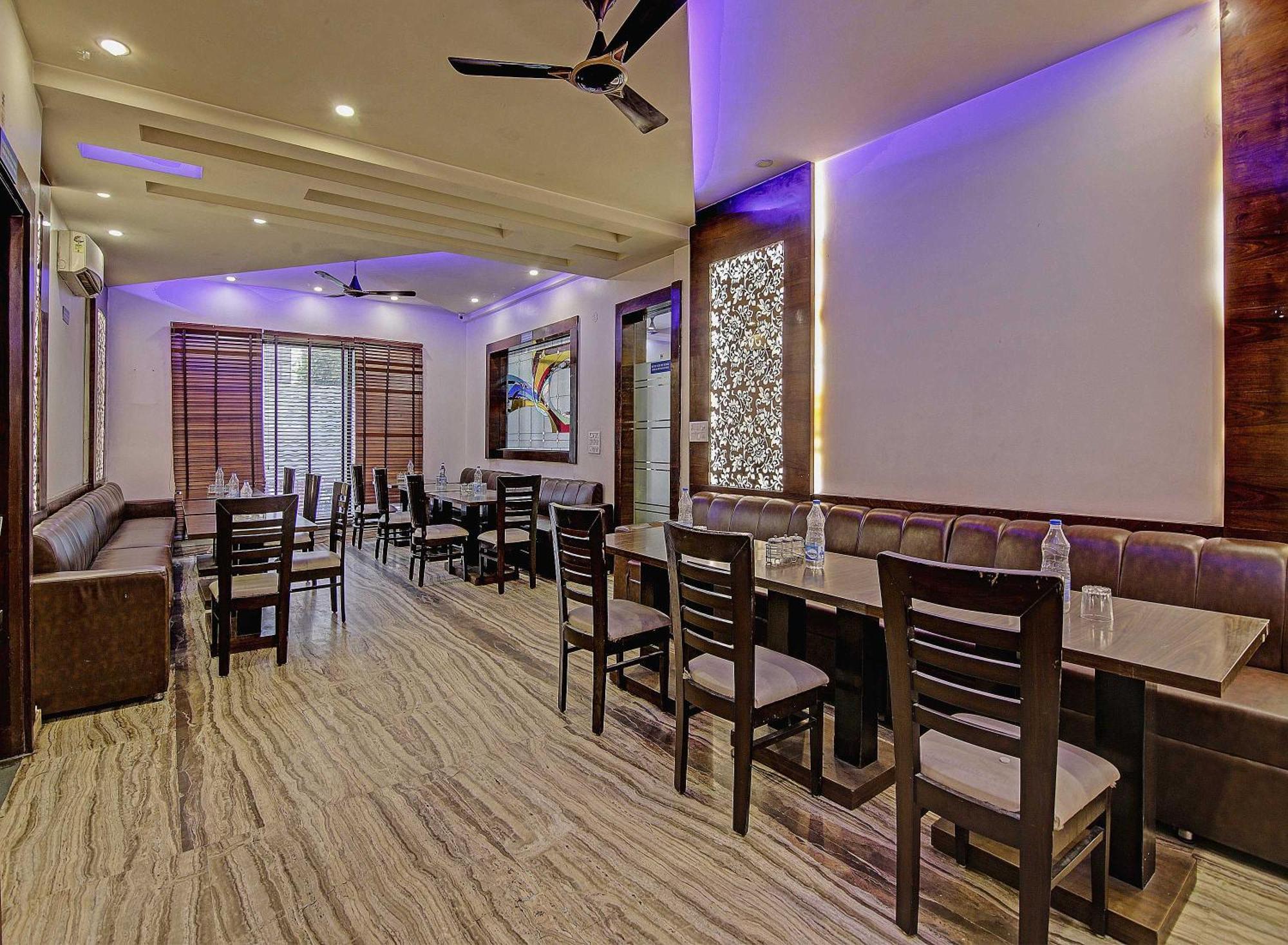 Townhouse Grand Inn Ґазіабад Екстер'єр фото
