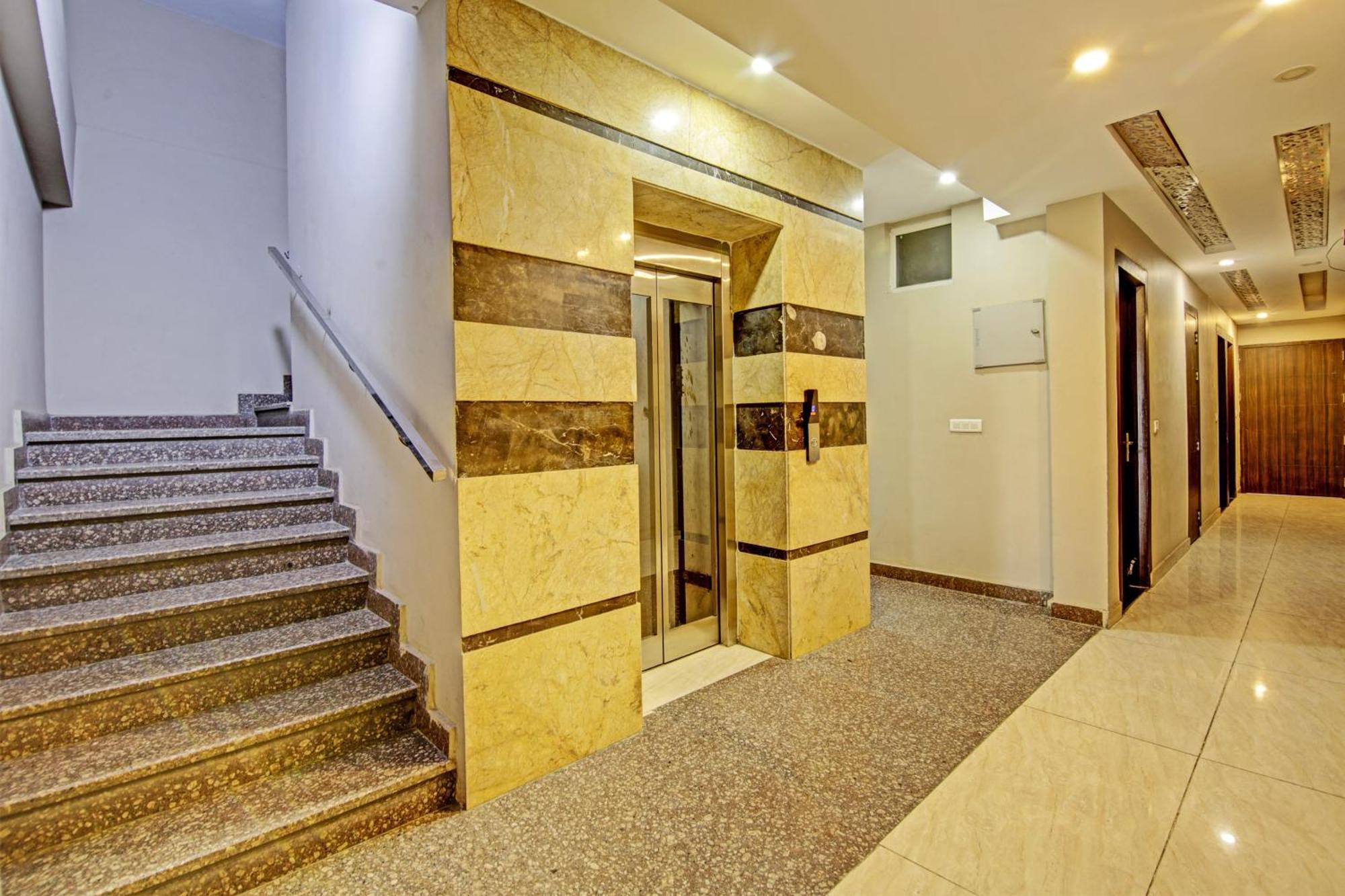 Townhouse Grand Inn Ґазіабад Екстер'єр фото