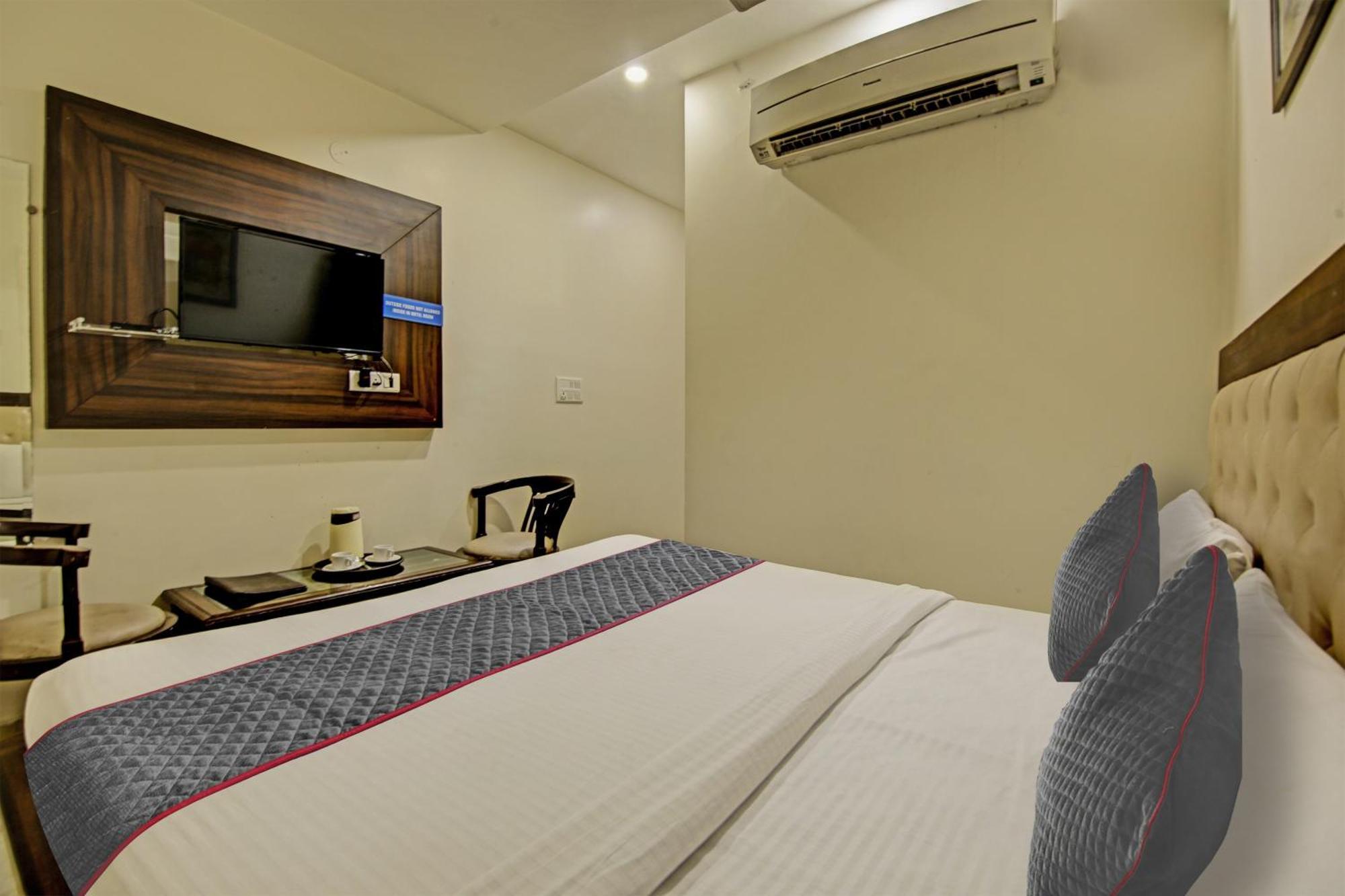 Townhouse Grand Inn Ґазіабад Екстер'єр фото