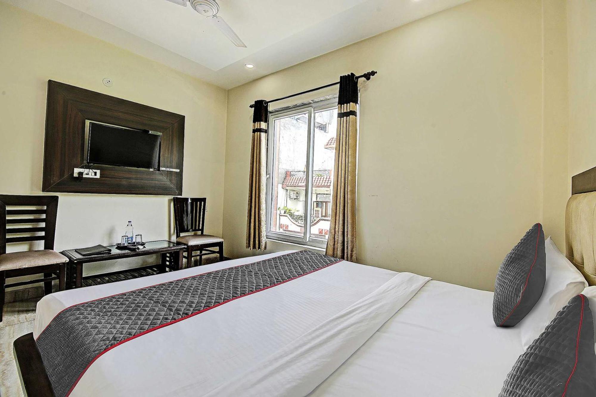 Townhouse Grand Inn Ґазіабад Екстер'єр фото